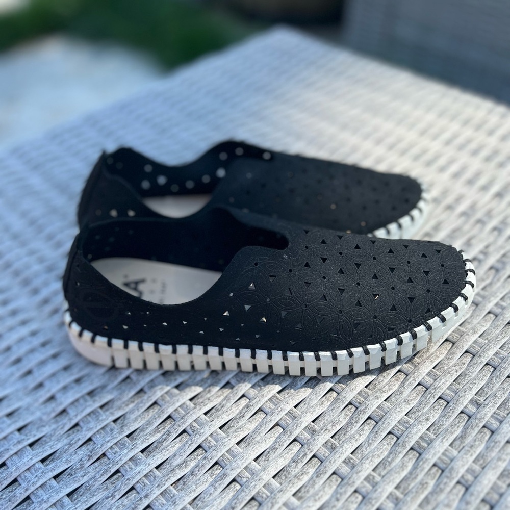 EUC SKA Tulip Slip On size 38 (7.5)
